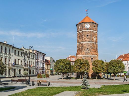 Baszta - gotycka wieża ratuszowa na placu Wolności w Żninie